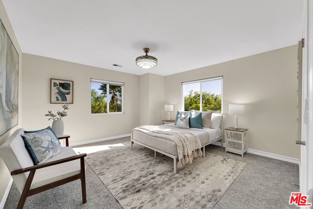 listing image 130725503446837572824