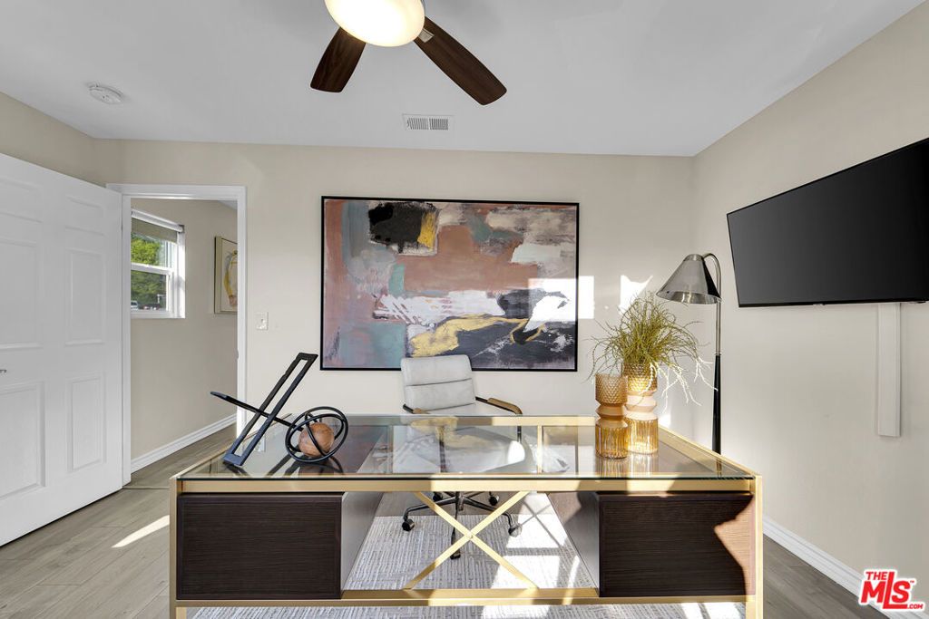 listing image 130728474573672212966