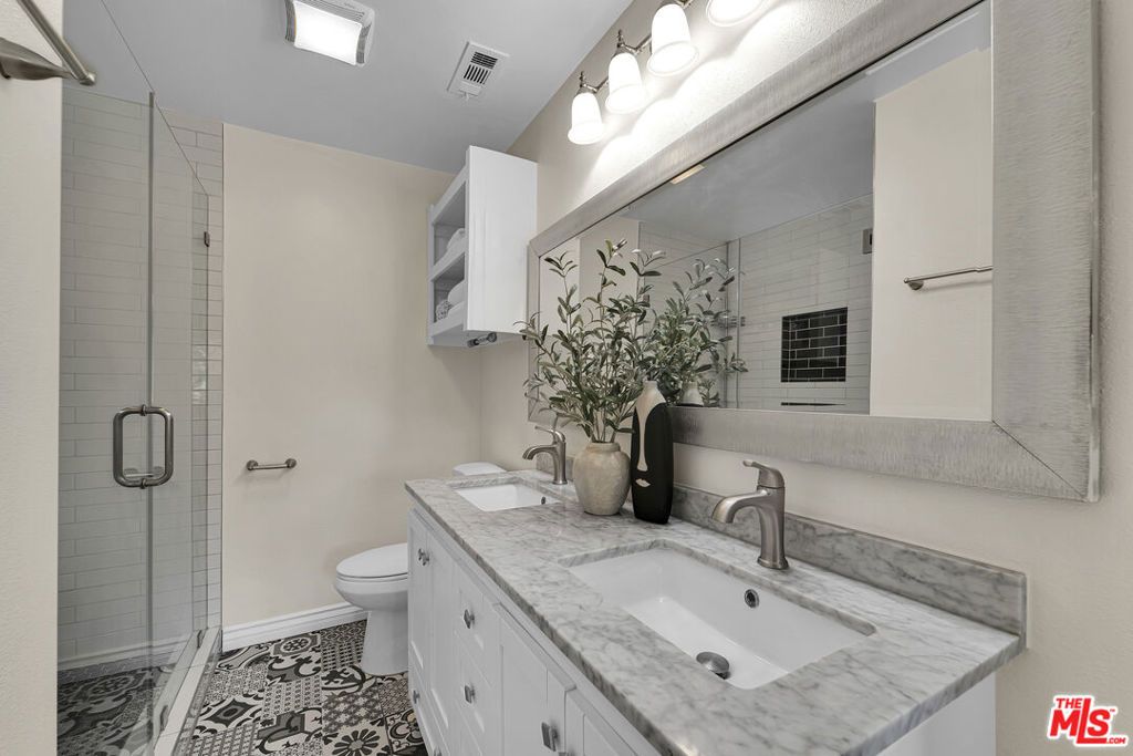 listing image 130725540254897827170