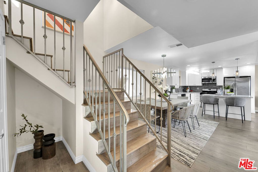 listing image 130728907458274853086