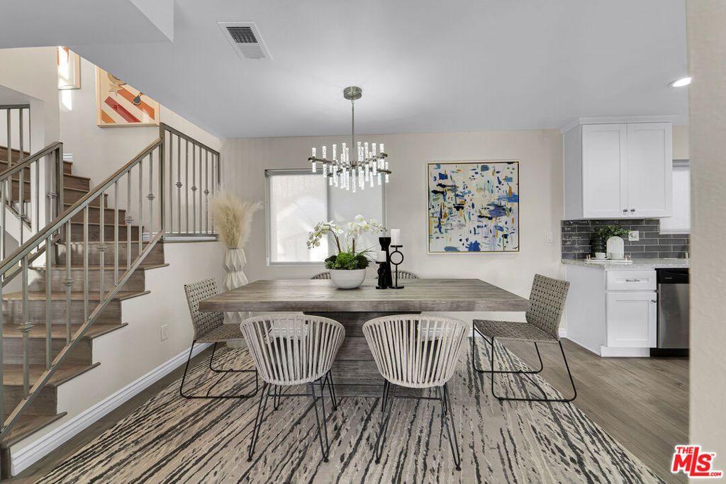 listing image 130726608232853099850