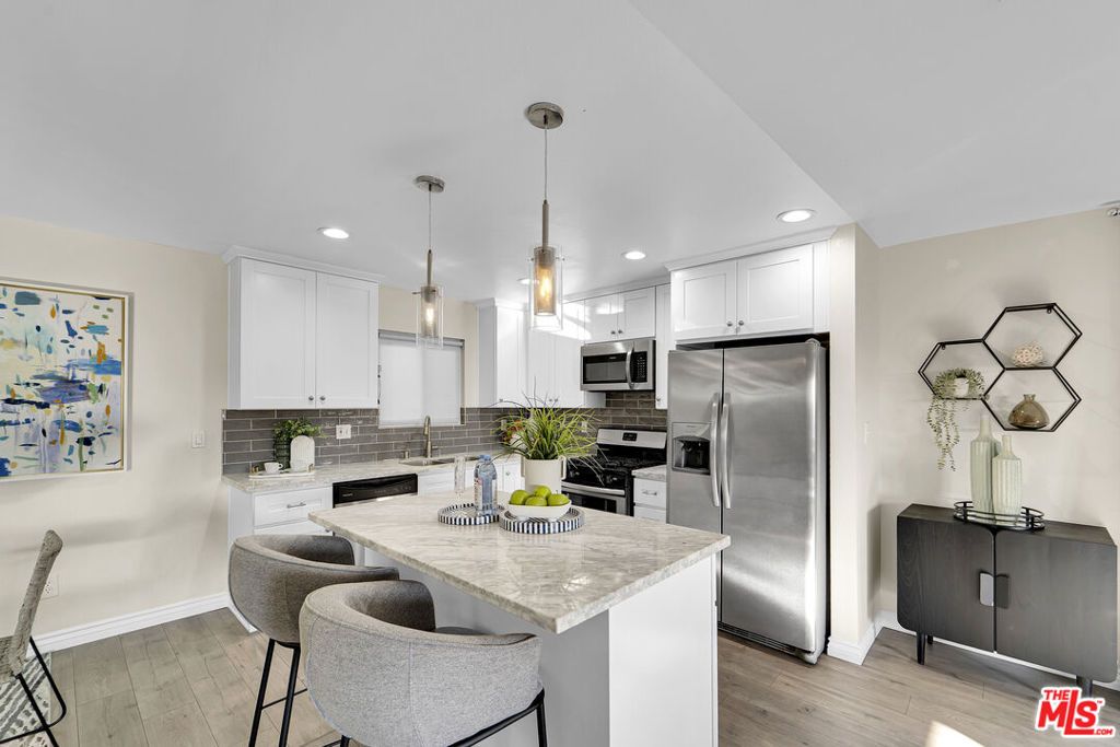 listing image 130723964433508605607