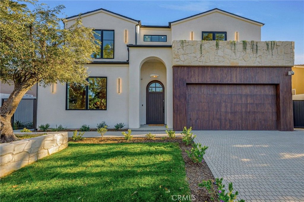 Photo of 16782 Otsego, Encino, CA 91436 (MLS # SR26009408)