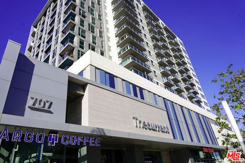 Photo of 707 E Ocean Boulevard #1008, Long Beach, CA 90802 (MLS # 25615939)