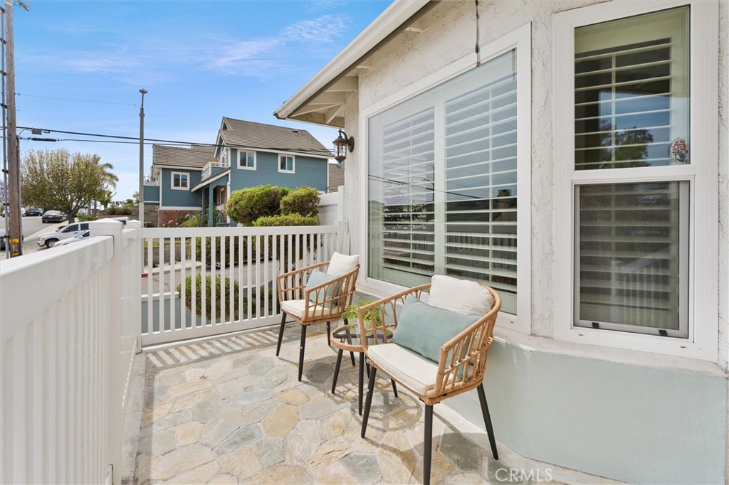 243 S Hanford