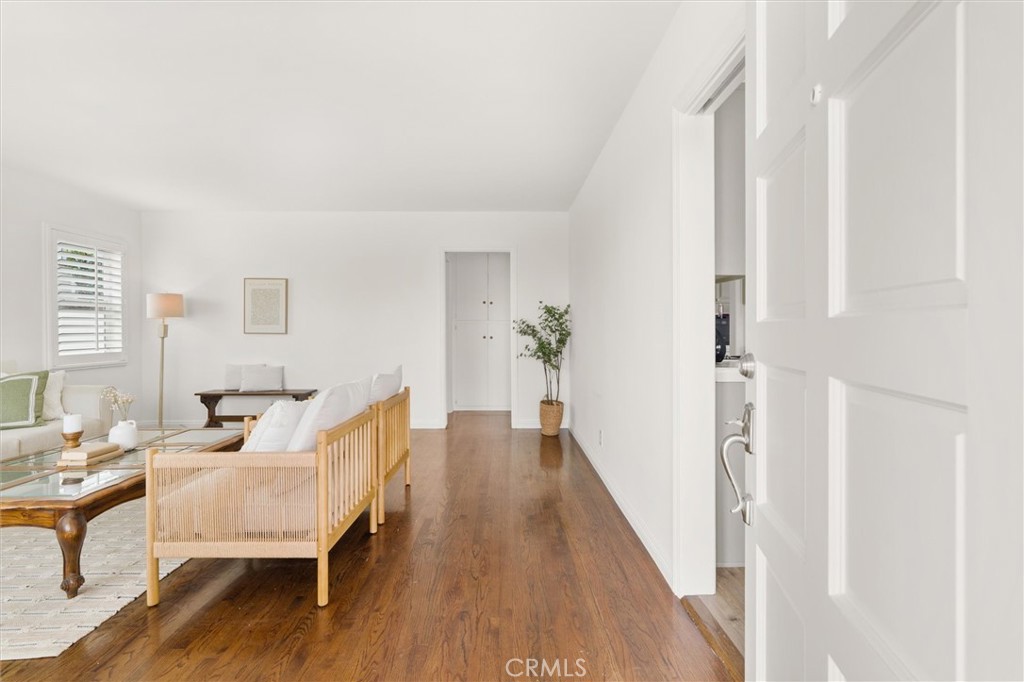 243 S Hanford