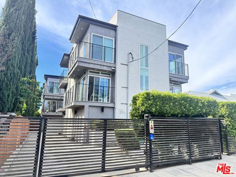 Photo of 1223 N Kenmore Avenue, Los Angeles, CA 90029 (MLS # 26661033)