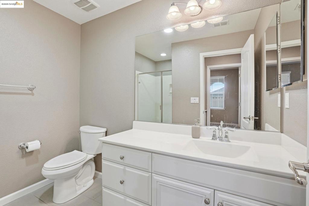 THE LAKES - Residential