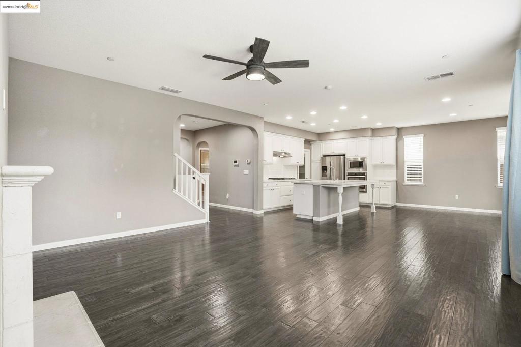 THE LAKES - Residential