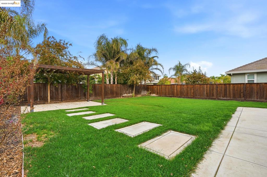 THE LAKES - Residential