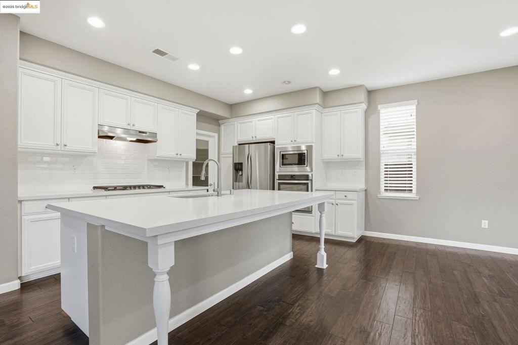 THE LAKES - Residential