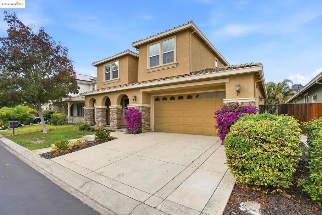 THE LAKES - Residential