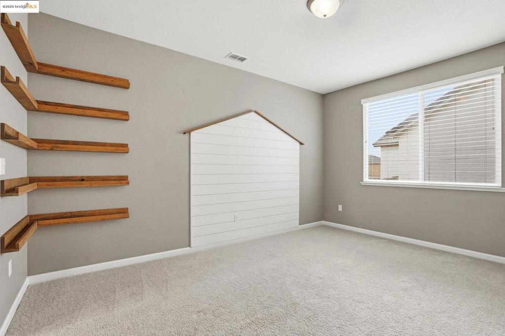 THE LAKES - Residential