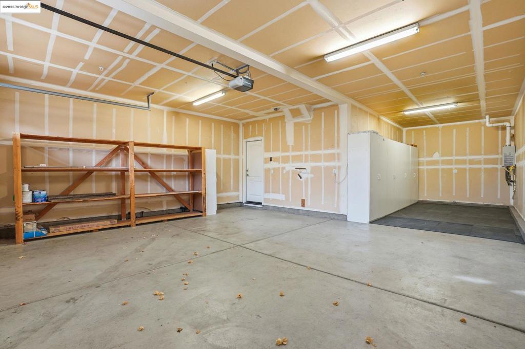 THE LAKES - Residential