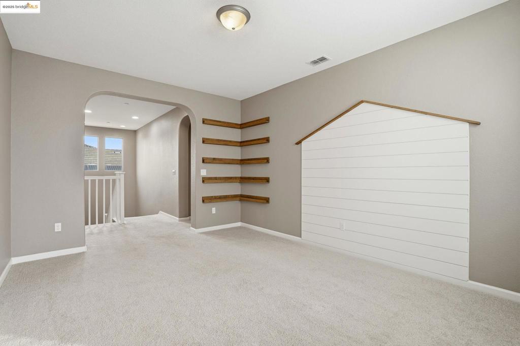 THE LAKES - Residential