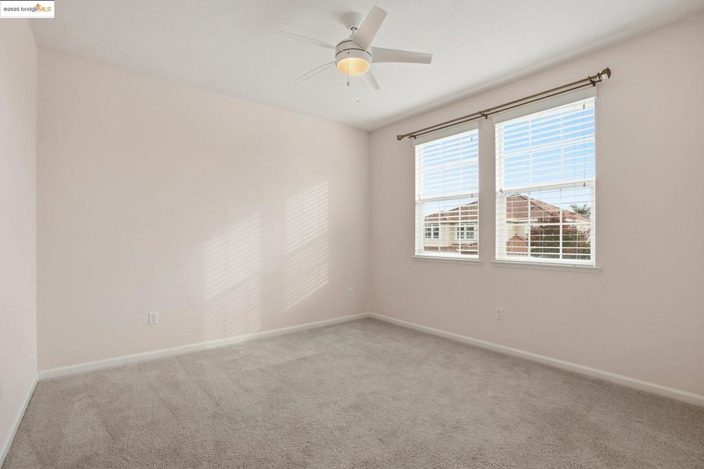 THE LAKES - Residential