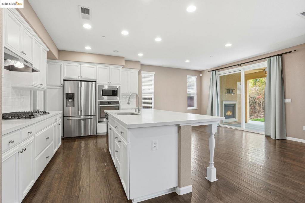 THE LAKES - Residential