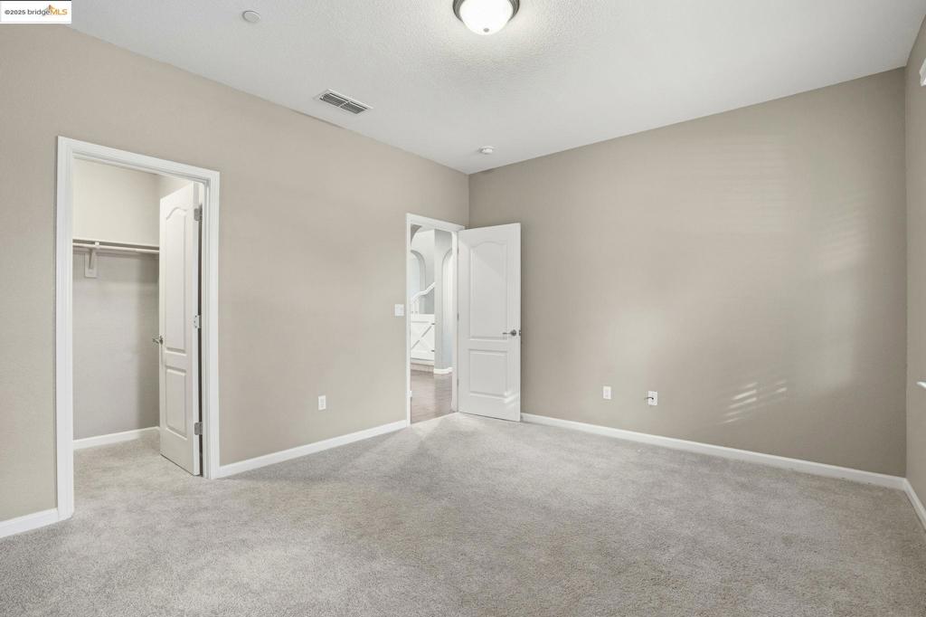 THE LAKES - Residential