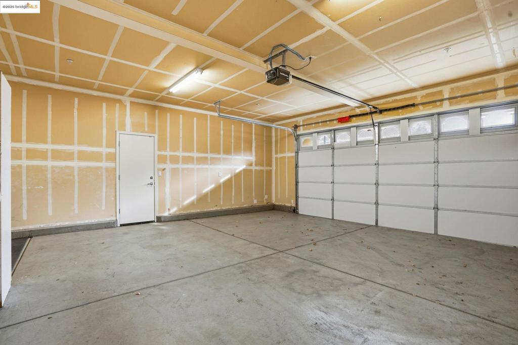 THE LAKES - Residential