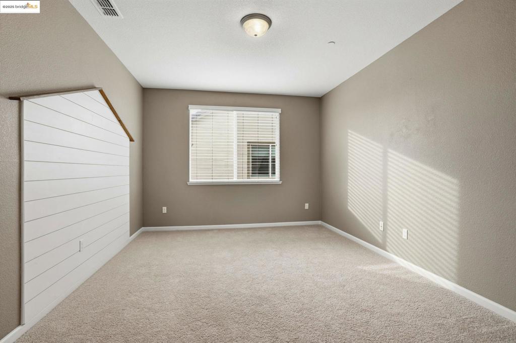 THE LAKES - Residential