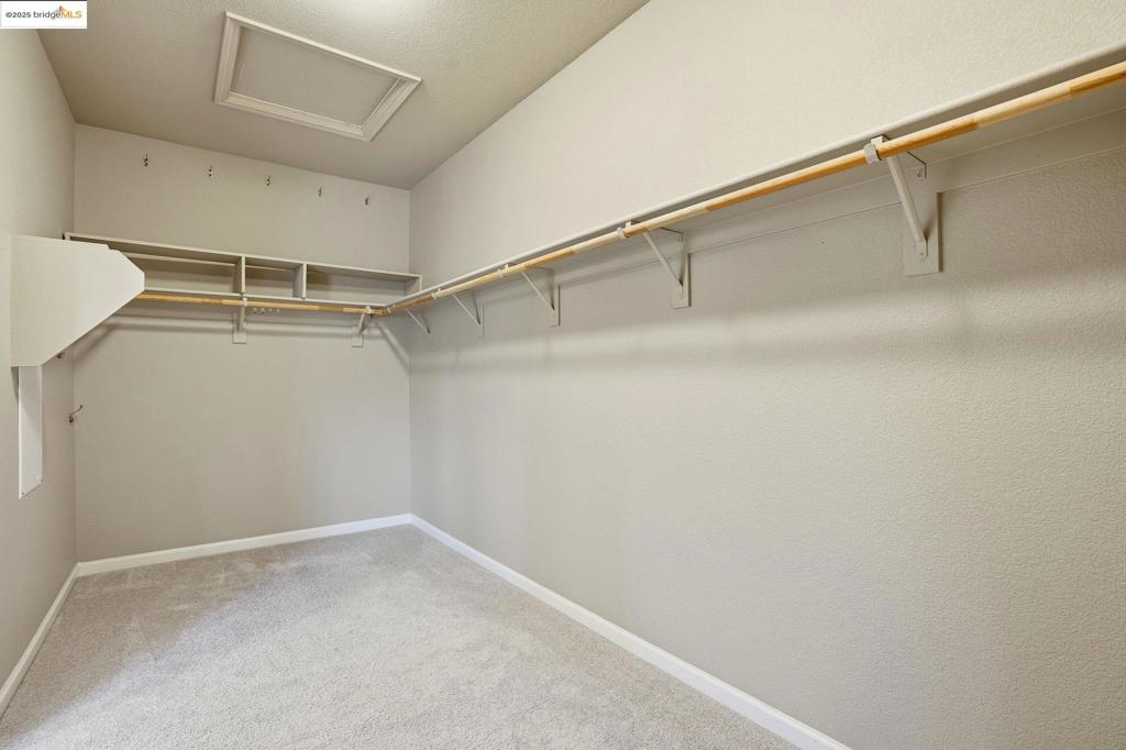 THE LAKES - Residential