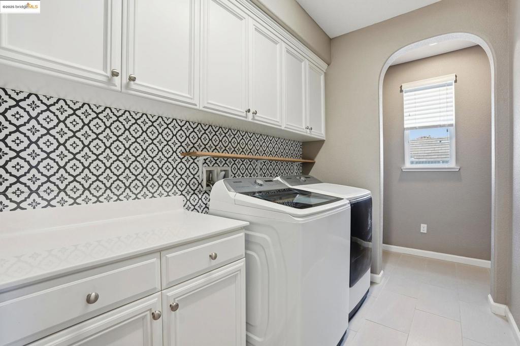 THE LAKES - Residential