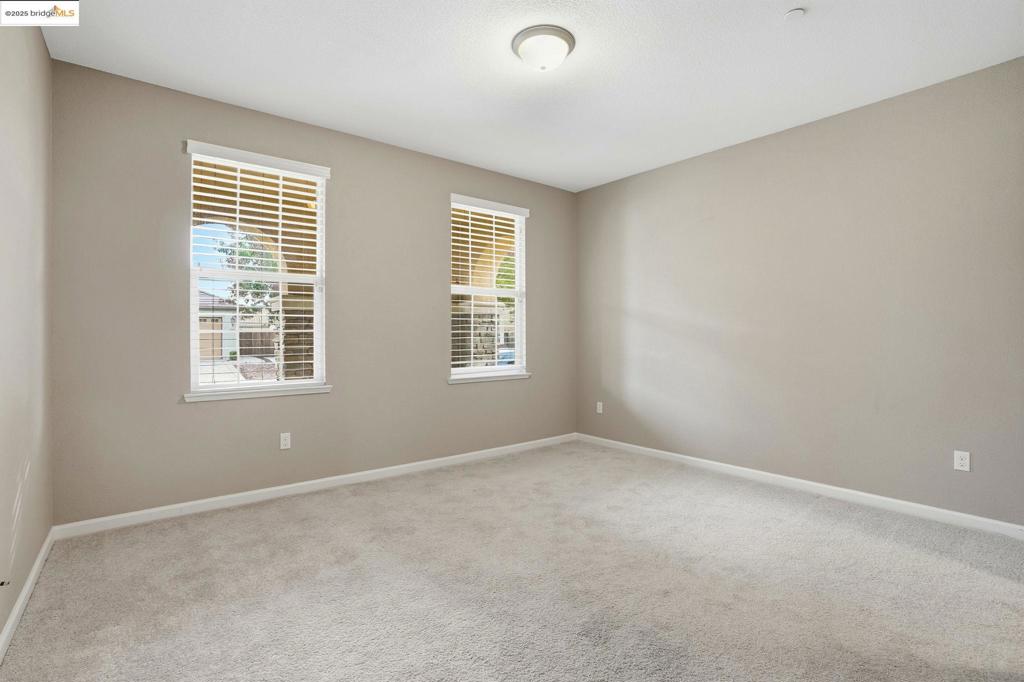 THE LAKES - Residential