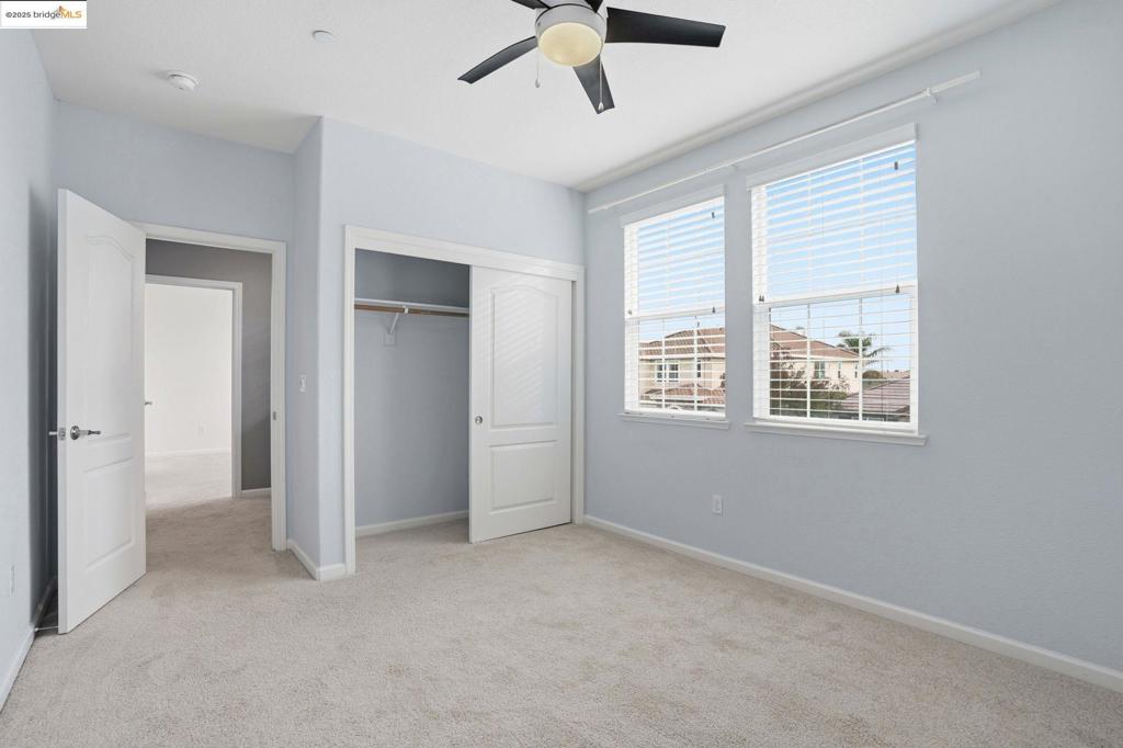 THE LAKES - Residential