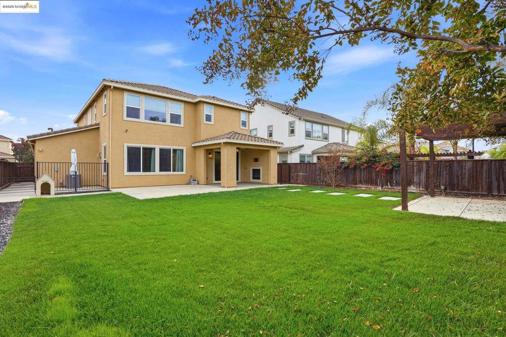 THE LAKES - Residential