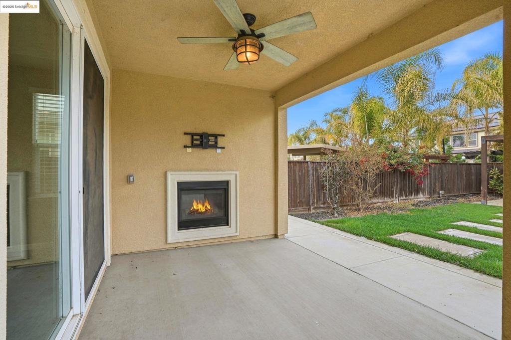 THE LAKES - Residential