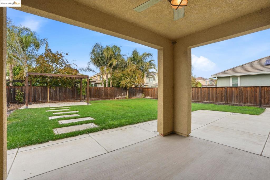 THE LAKES - Residential