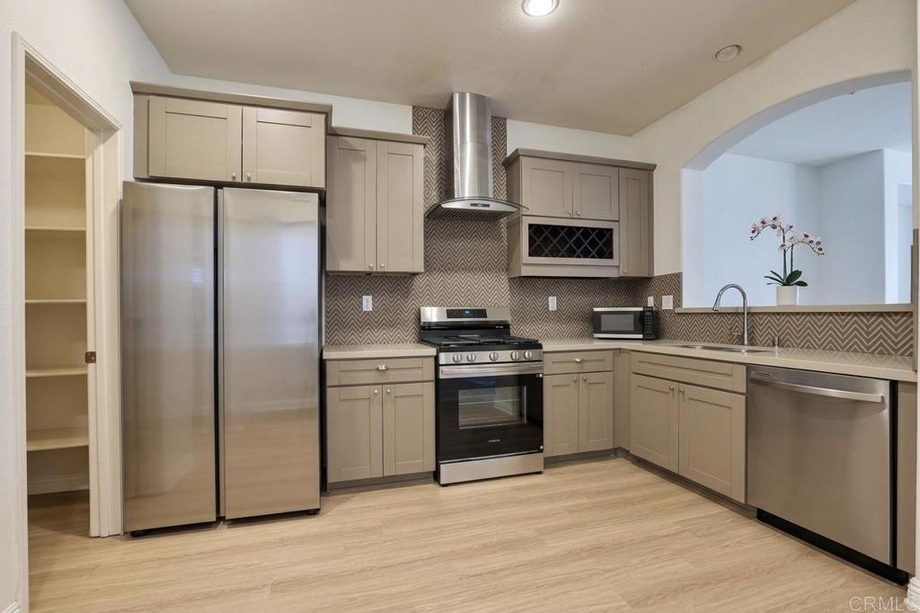 6303 Avenida De Las Vistas 3