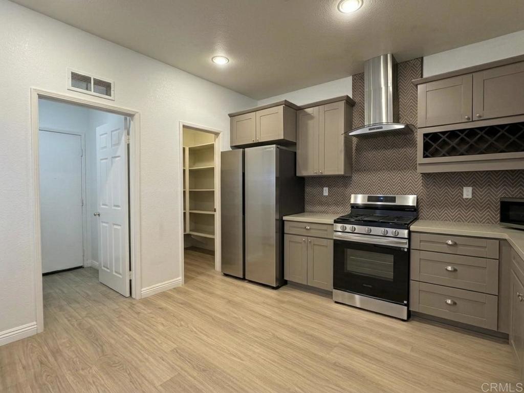 6303 Avenida De Las Vistas 3