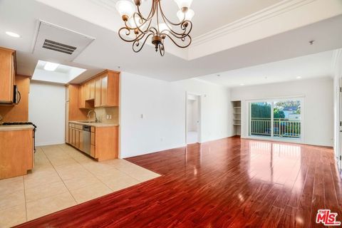 Photo of 3328 Oakhurst Avenue #102, Los Angeles, CA 90034 (MLS # 26647751)