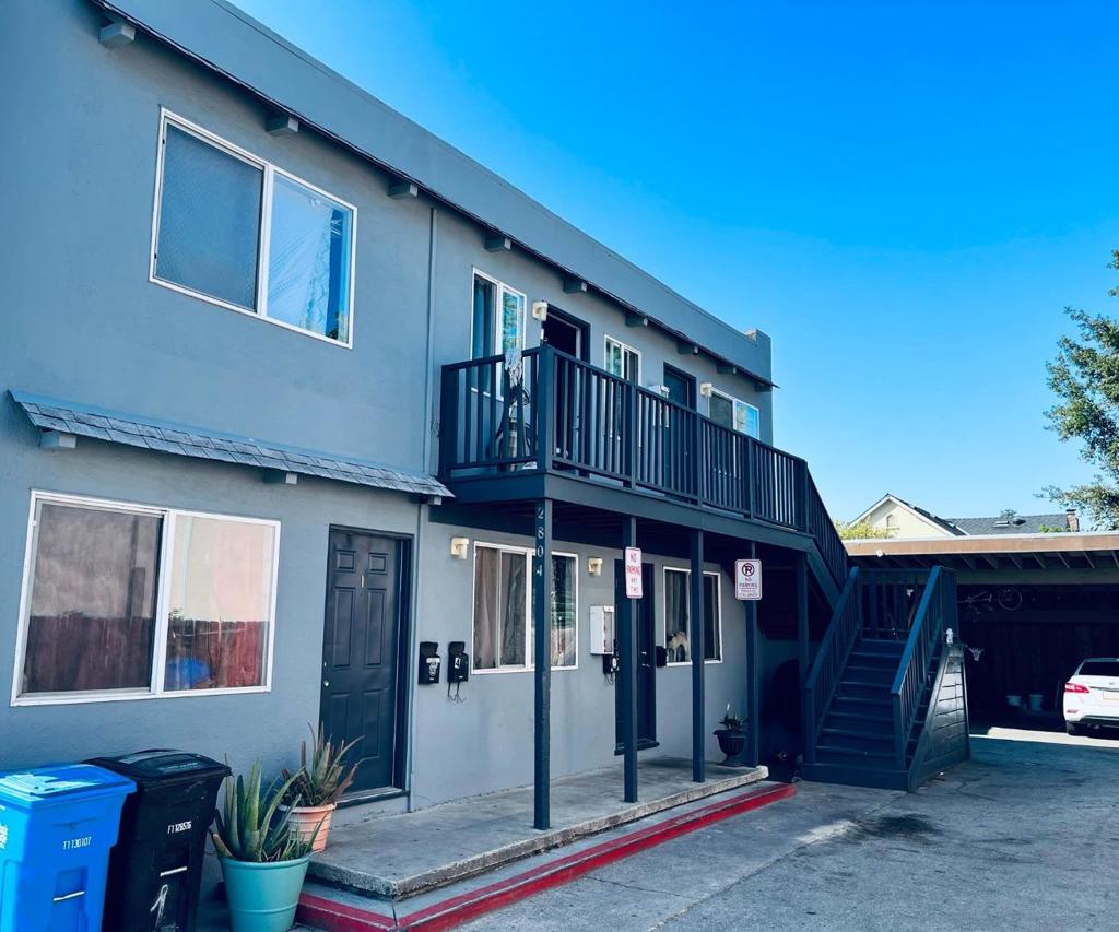 2804 Curtis Ave. is a 4 unit property located near Downtown Redwood City. The unit mix consists of (4) one bedroom / one bathroom. The property sits on a 0.11 acre (5,000 SqFt) lot. The property has had many upgrades including exterior paint, new kitchen cabinets, new water heaters and new windows in select units. Among the amenities are ample parking and its location, as it allows for easy access to points of interest in Downtown Redwood City. It is also located two blocks from the Middlefield Road Improvement Project. It has great rents day one with stable long-term tenants and significant upside. This is a tremendous opportunity for an investor to acquire a property with a low price point of entry in the heart of one of the communities that fuels the Silicon Valley.