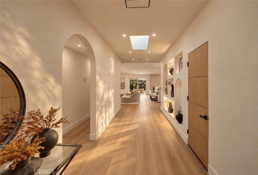 Photo of 5938 Aldea Ave, Encino, CA 91316 (MLS # SR26223116)
