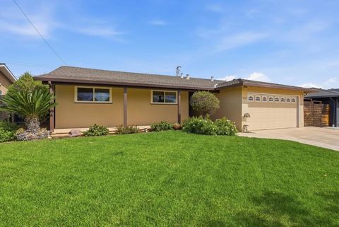 Photo of 1657 Glenhurst Drive, San Jose, CA 95124 (MLS # ML82042875)