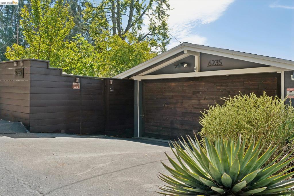 6235 Melville Dr DR, Oakland CA 94611