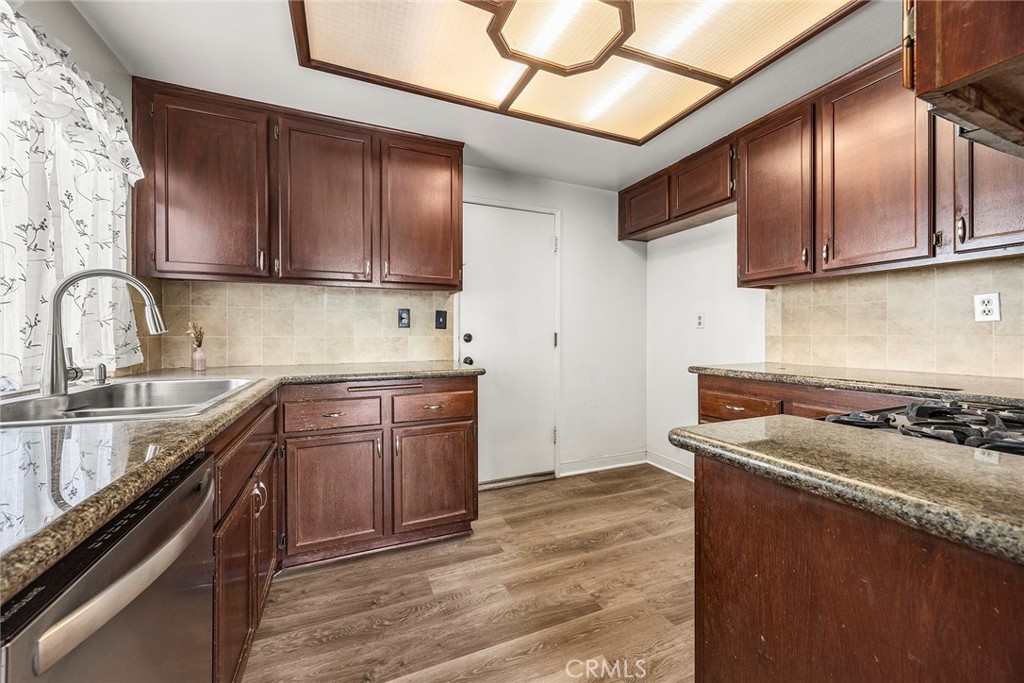 6125 Cape Cod 37