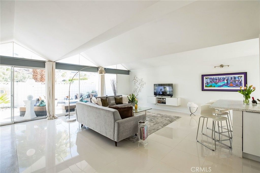 Photo of 1768 S Araby Drive, Palm Springs, CA 92264 (MLS # SR25243112)