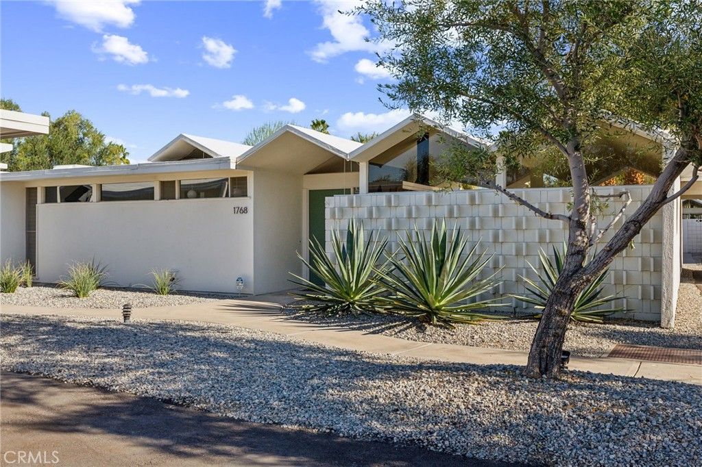 Photo of 1768 S Araby Drive, Palm Springs, CA 92264 (MLS # SR25243112)