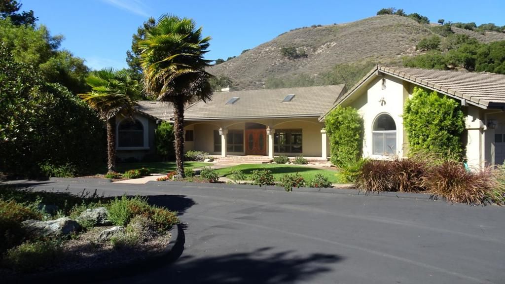 Photo of 529 Corral De Tierra Road, Salinas, CA 93908 (MLS # ML82025451)