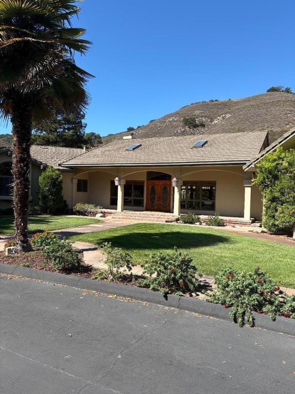 Photo of 529 Corral De Tierra Road, Salinas, CA 93908 (MLS # ML82025451)