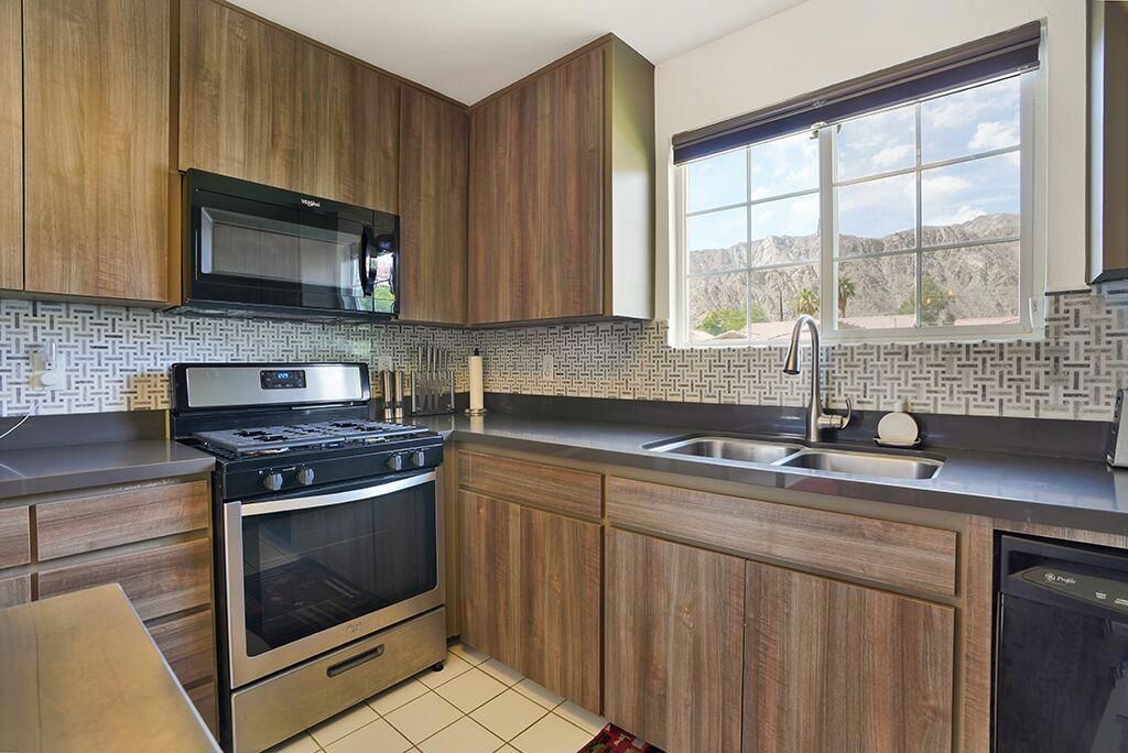 listing image 130722894806971624570