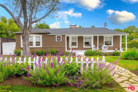 Photo of 5744 Calhoun Avenue, Sherman Oaks, CA 91401 (MLS # 26807279)