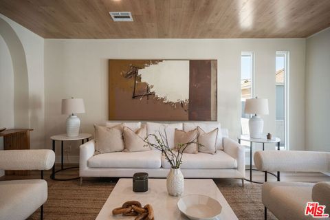 Photo of 17643 Haynes Street, Van Nuys, CA 91406 (MLS # 26662017)