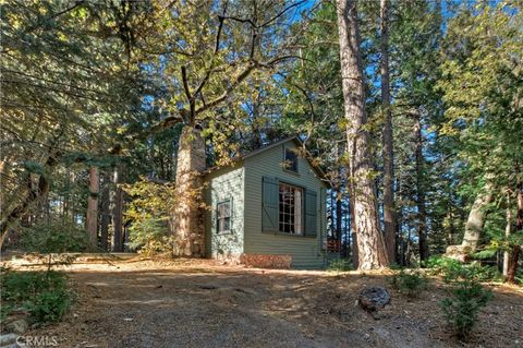 Photo of 648 Crest Estates Drive, Lake Arrowhead, CA 92352 (MLS # IG26116985)