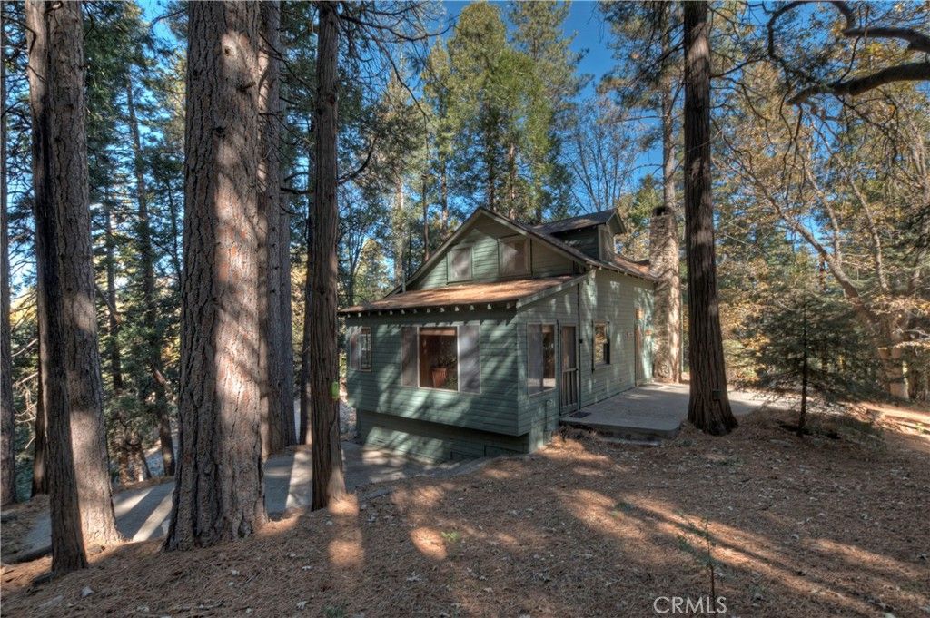 Photo of 648 Crest Estates Drive, Lake Arrowhead, CA 92352 (MLS # IG26116985)