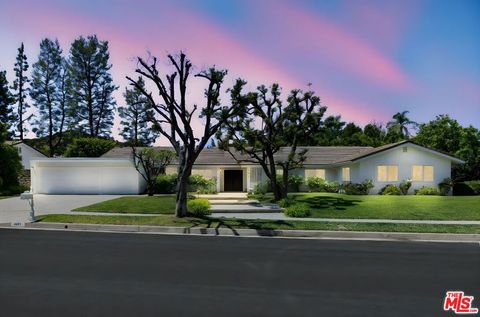 4671 Vista De Oro Avenue Woodland Hills CA 91364