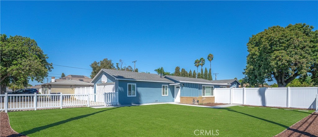 4301 W Lilac